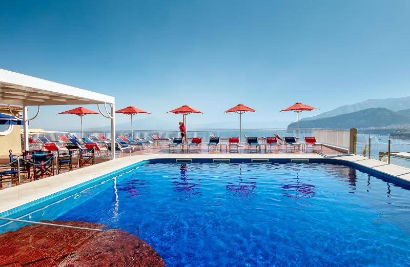 Double Room with Sea View image 1
