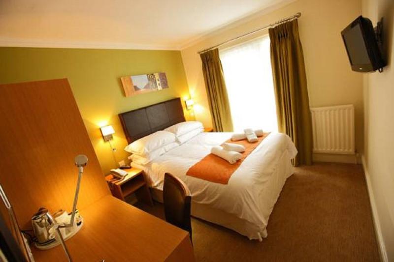Budget Double Room image 3