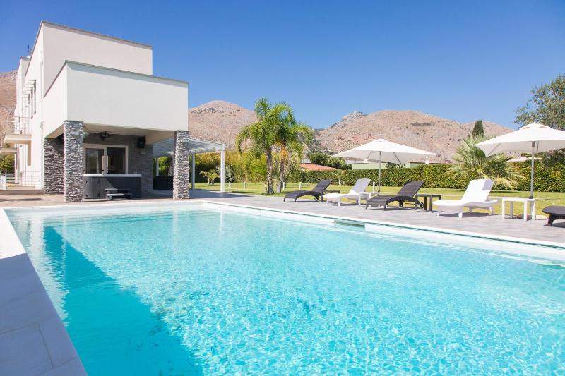 Luxury Villa Spa Images