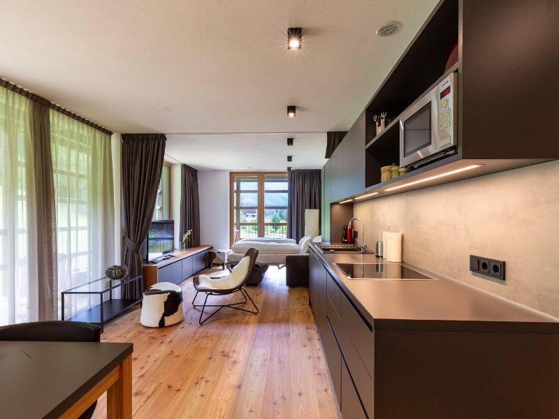 Deluxe Apartment - Ground Floor image 2