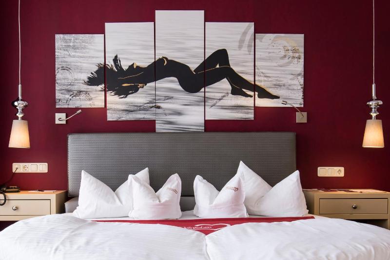 Junior Suite with Balcony image 2