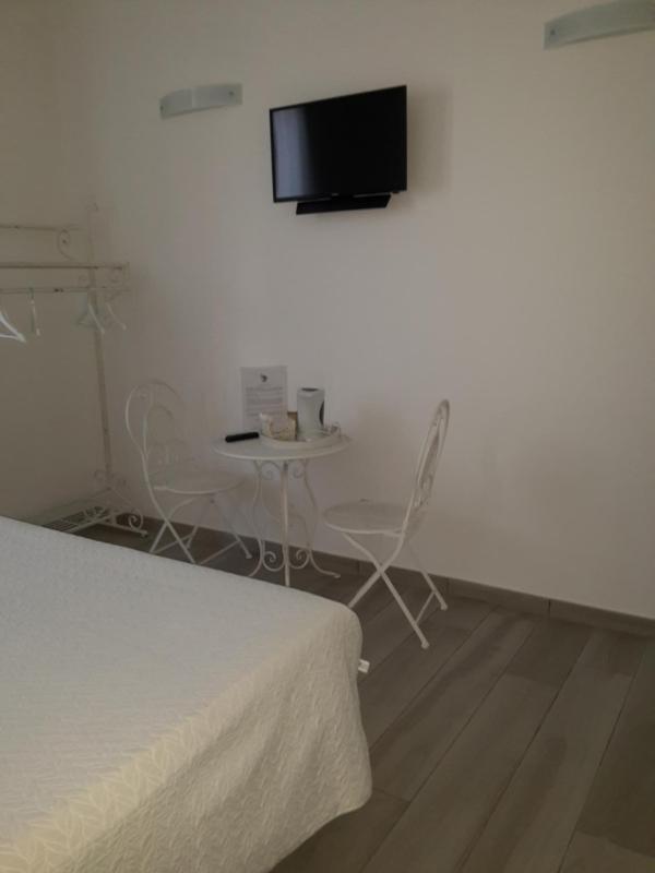 Double Room with Private Bathroom image 3