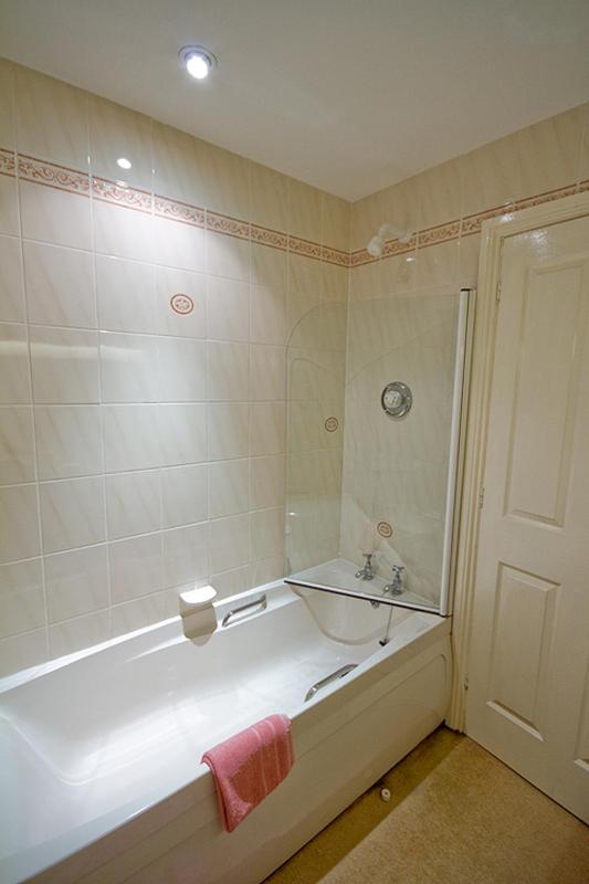 Twin Room image 2