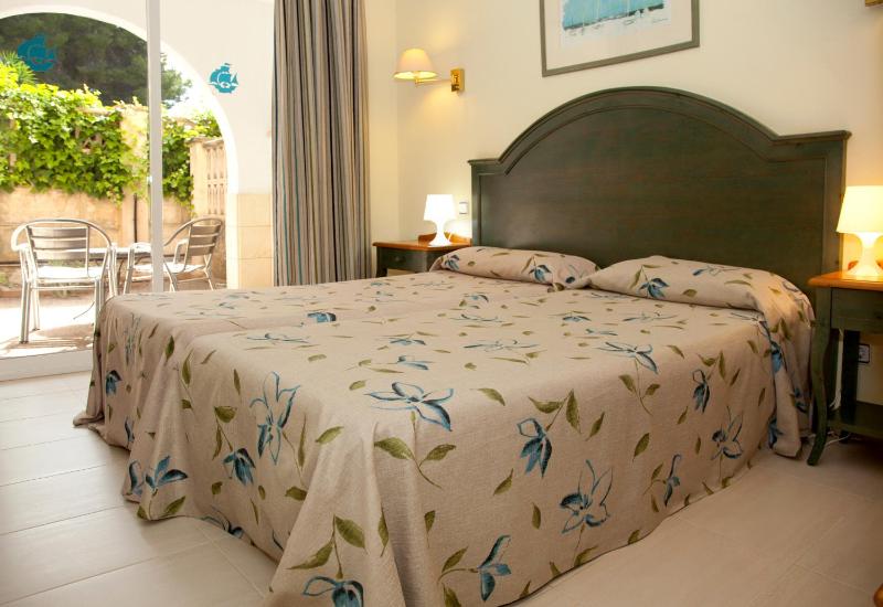 One-Bedroom Apartment  with Balcony  image 3