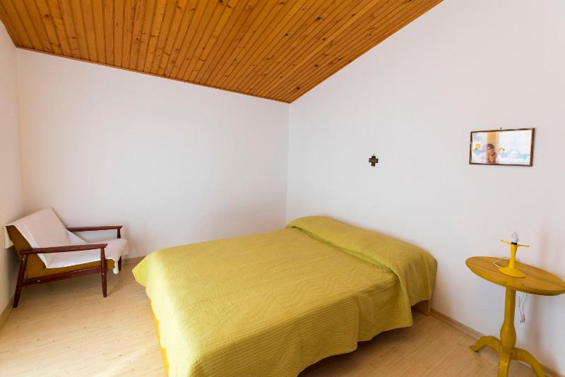 One-Bedroom Apartment image 2