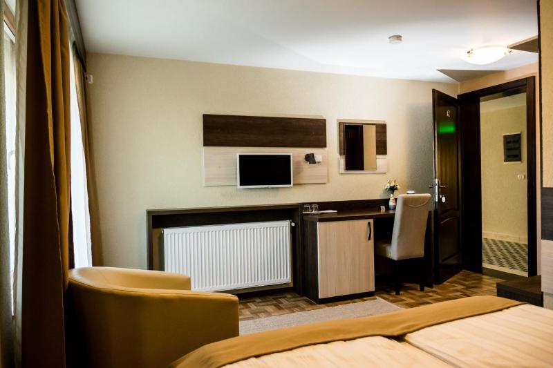 Double Room image 3
