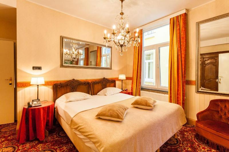 Courtyard Deluxe Suite with Bath image 3