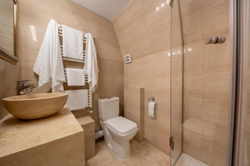 King Room with Balcony image 3