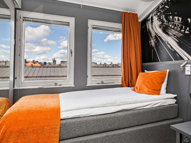 Standard Single Room image 3