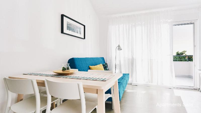 Comfort Two-Bedroom Apartment with Balcony and Sea View image 4
