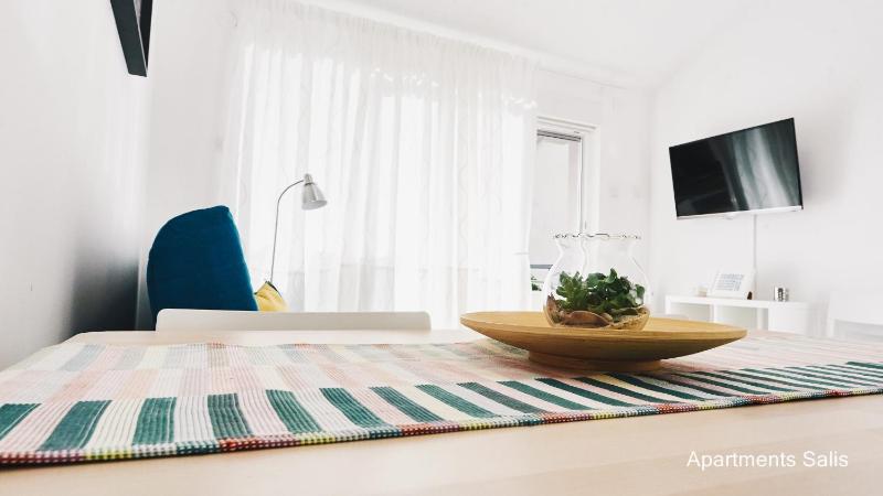 Comfort Two-Bedroom Apartment with Balcony and Sea View image 3