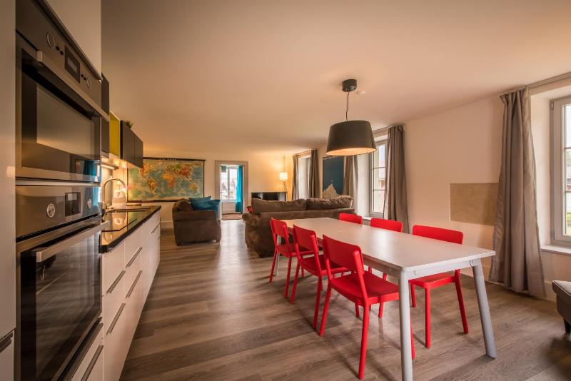 Three-Bedroom Apartment with Mountain View image 1