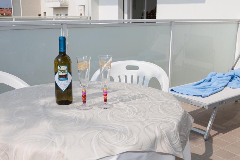 Triple Room with Sea View image 3