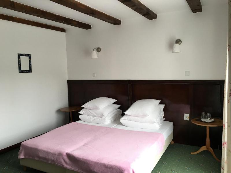 Standard Double Room image 3