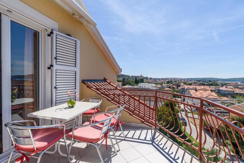 One-Bedroom Apartment with Balcony 2 image 4