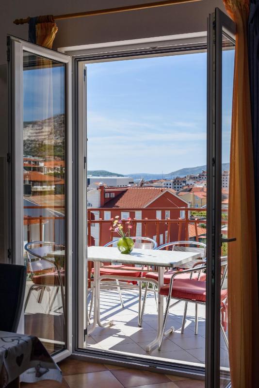 One-Bedroom Apartment with Balcony 2 image 3