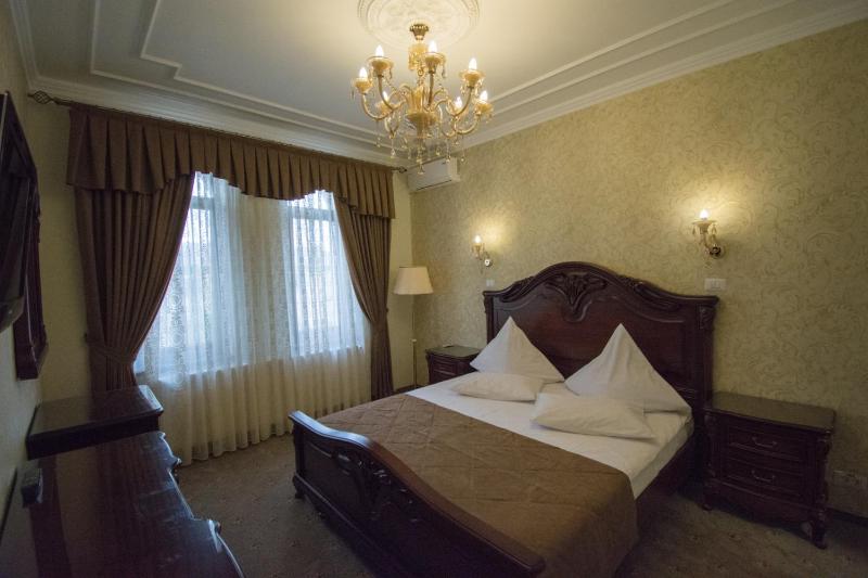 Double Room image 3