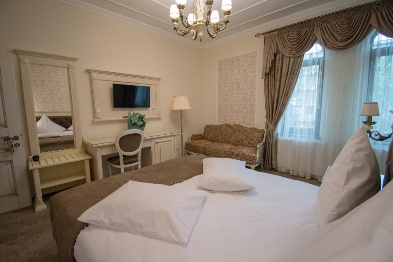 Double Room image 1