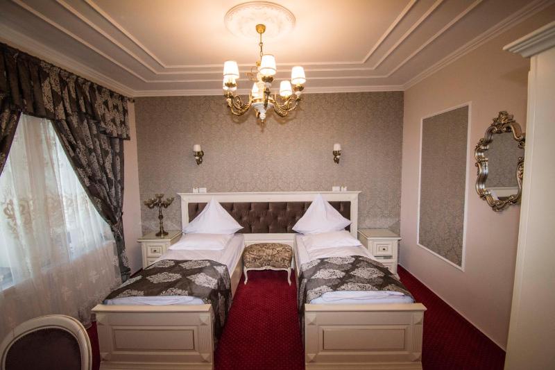 Twin Room image 2