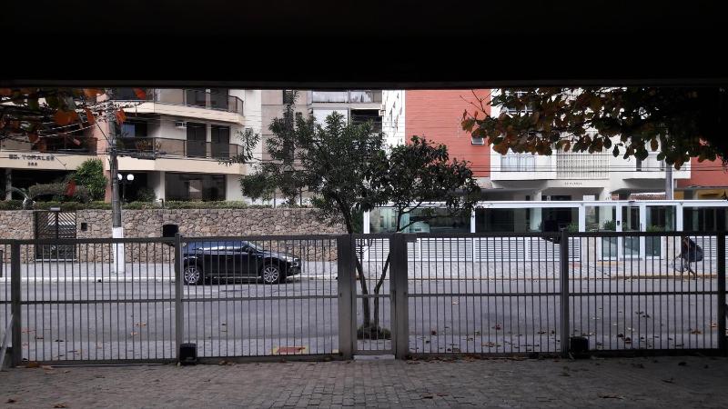 Apartamento Condomínio Vermon Praia da Enseada - image 4