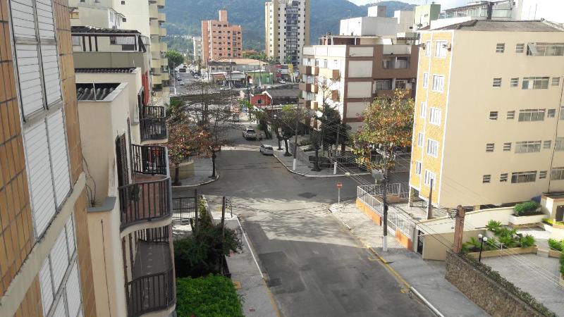 Apartamento Condomínio Vermon Praia da Enseada - image 11