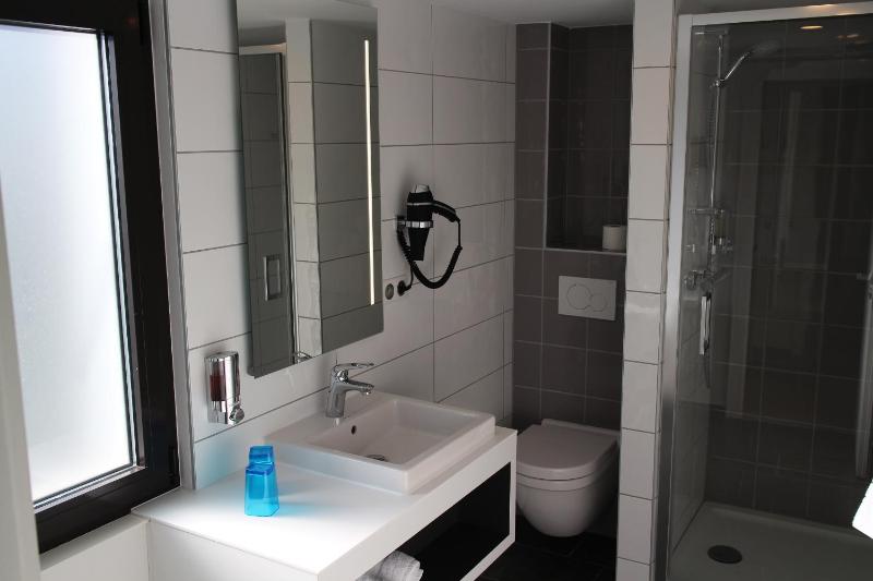 Quadruple Room image 3