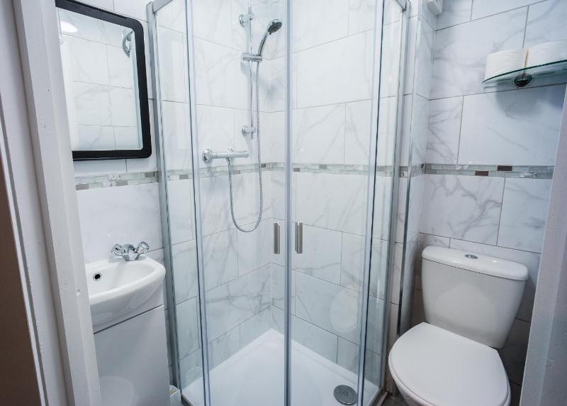 Double Room with Private Bathroom image 3