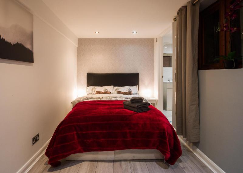 Double Room with Private Bathroom image 2