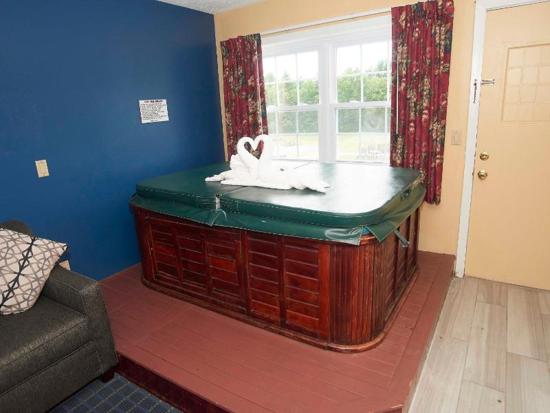 1 King Bed with Sofa Bed, Fireplace, and Hot-Tub image 3