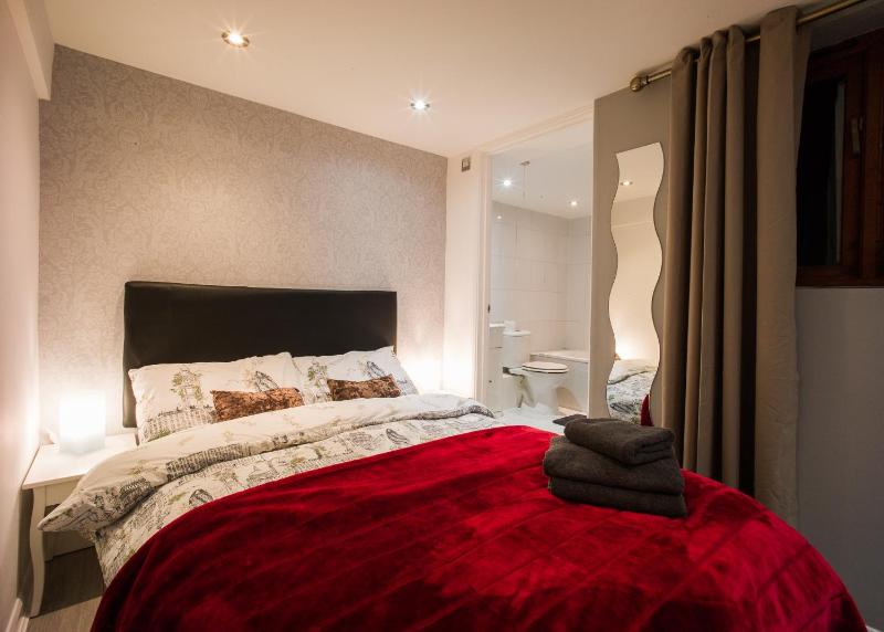 Double Room with Private Bathroom image 1