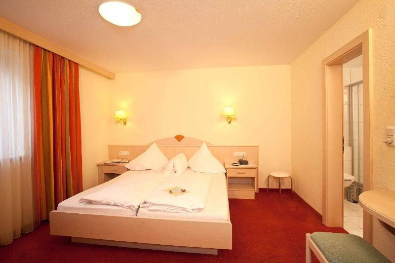 Double Room image 1