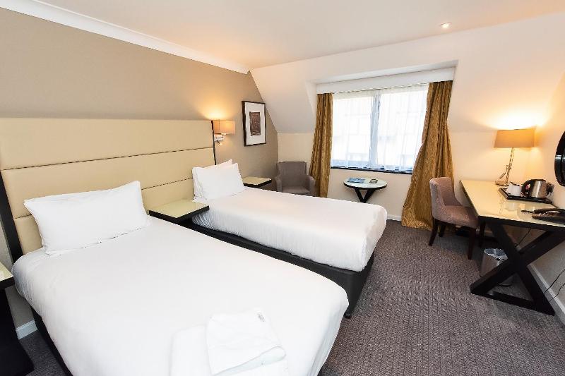 Twin Room image 1
