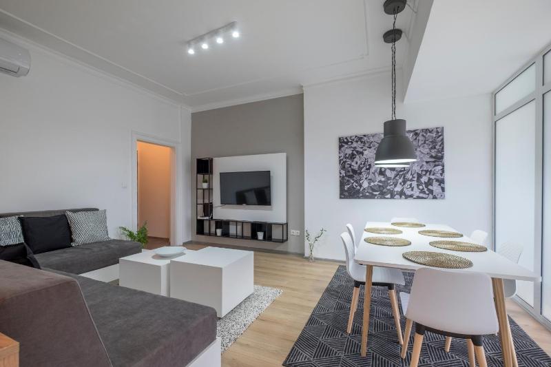 blueWaveplace - Stylish 2 BR Home in Center of Sofia - image 16