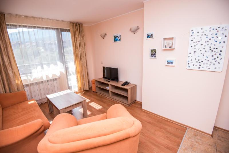 One-Bedroom Apartment with Terrace (2 Adults + 1 Child) image 3