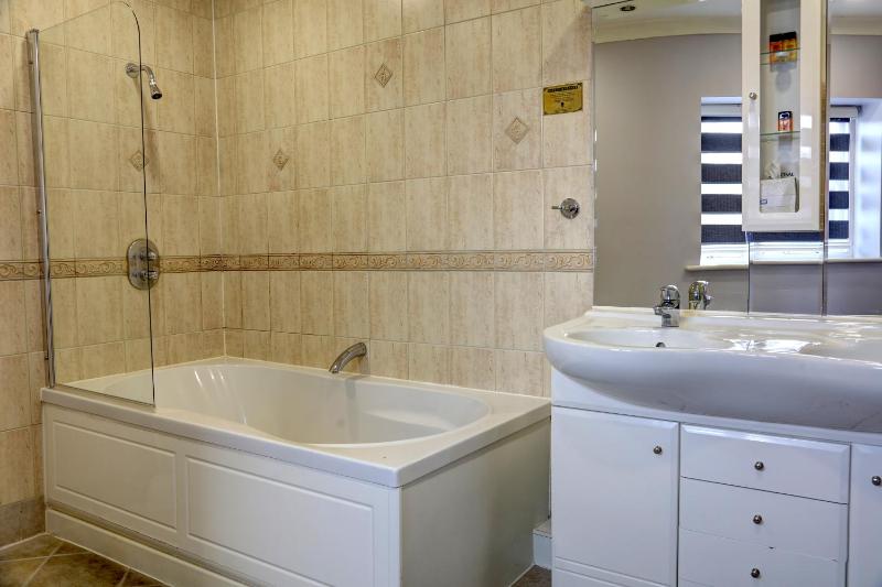 Standard Double Room image 4