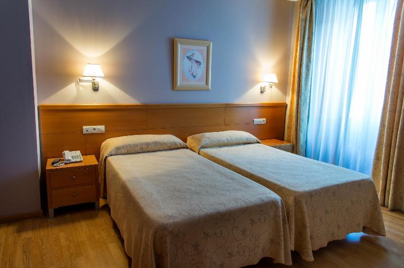Double or Twin Room image 2
