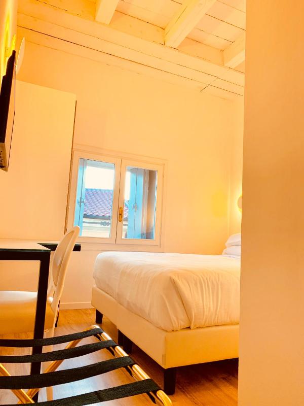 Economy Double Room image 2
