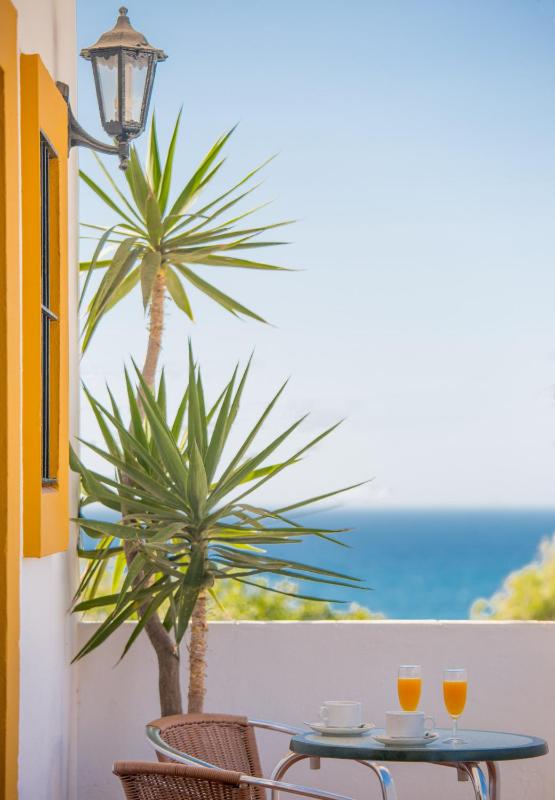 Superior Double Room with Balcony and Sea View image 2