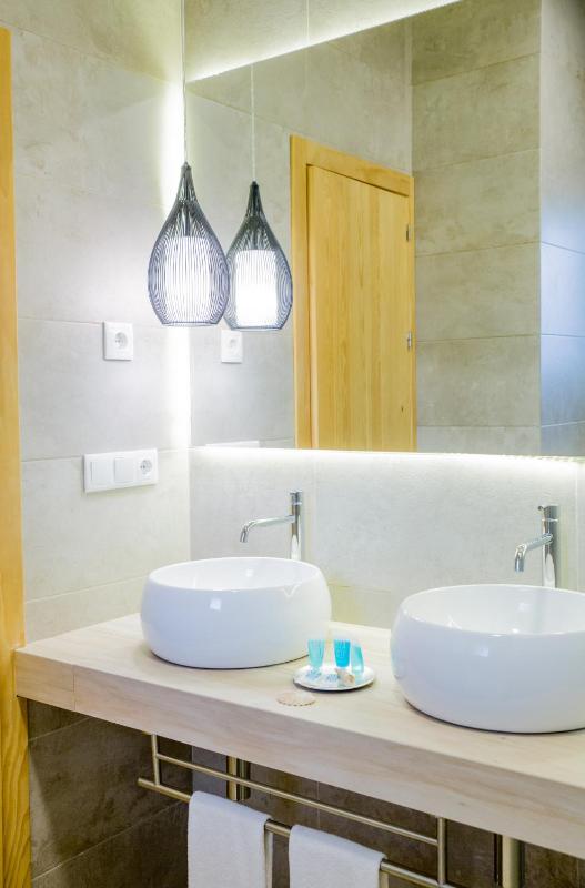 Superior Double Room with Balcony and Sea View image 3