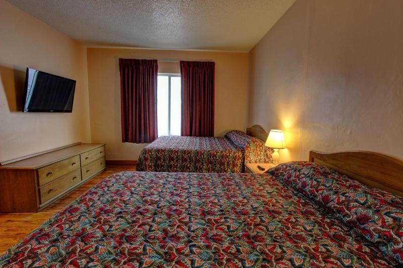 Standard Double Room image 3