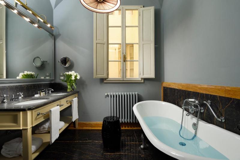 Suite with Garden View image 2