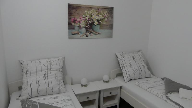 Triple Room with Bathroom image 3