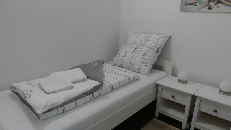 Triple Room with Bathroom image 2
