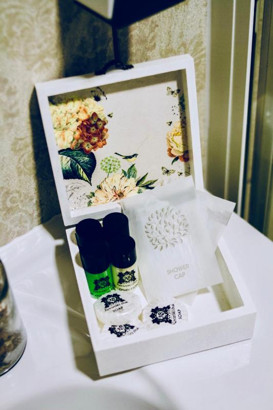 Deluxe Quadruple Room image 3