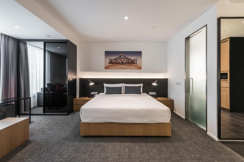 Studio Suite King Bed (with sofa bed & includes breakfast for 1 person only) image 2