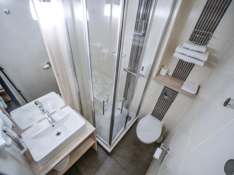 Standard Double Room image 3