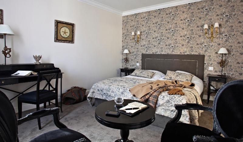 Superior Queen Room image 2