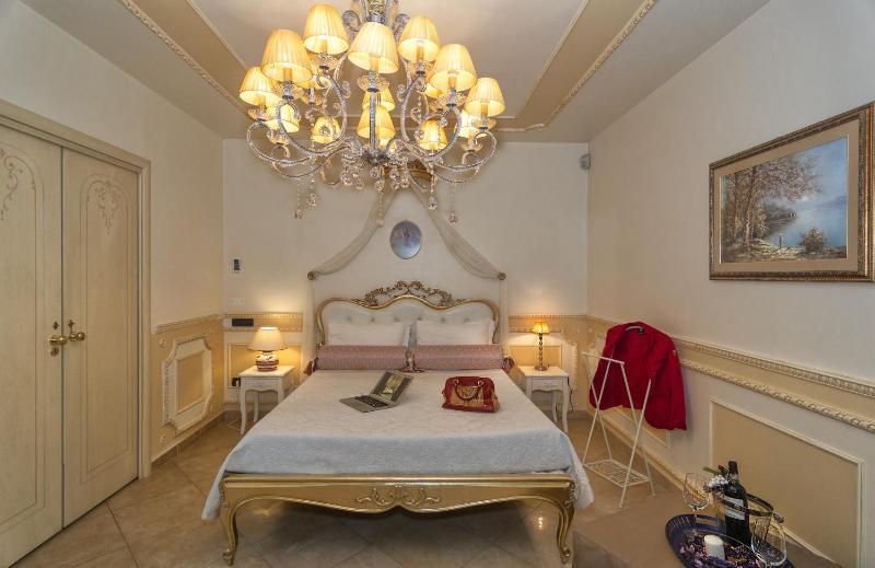 Double Room with Private External Bathroom image 3