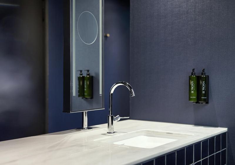 Business Double Room image 4