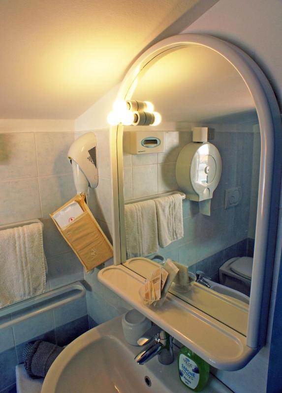 Double Room - Attic image 4